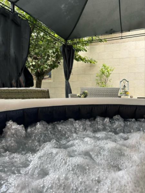 CARCASSONNE Studio avec Jacuzzi y piscina